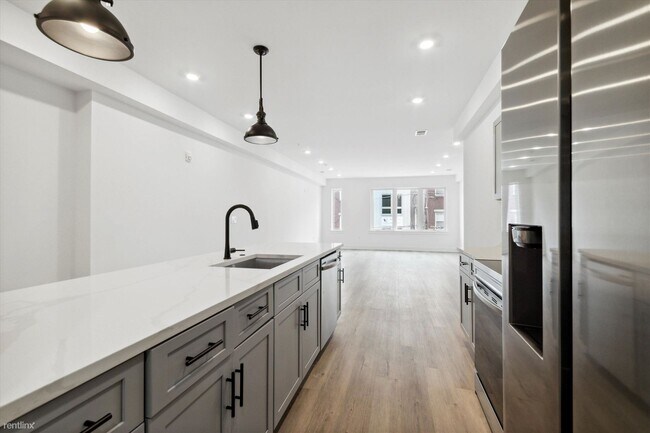 Building Photo - 5 br, 3 bath Triplex - 1834 N 18th St Unit C