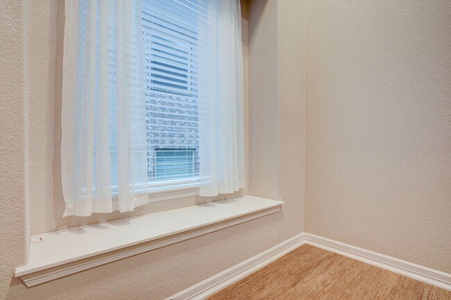 Foto del edificio - 2212 Dillon Pond Ln