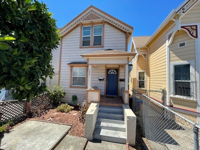 Foto principal - 1225 E 18th St