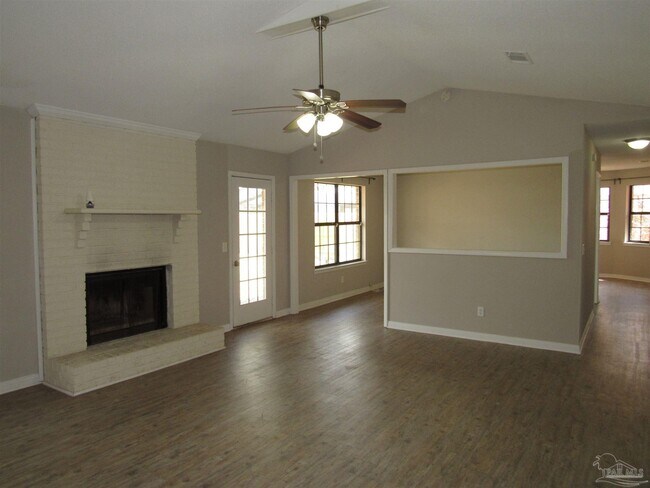 Building Photo - 2772 Glen Eden Dr