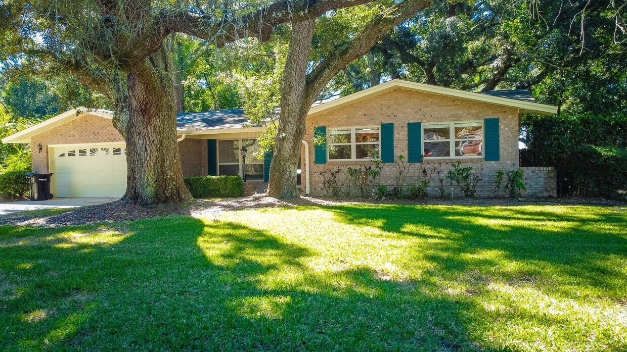 Primary Photo - 3461 Summit Blvd