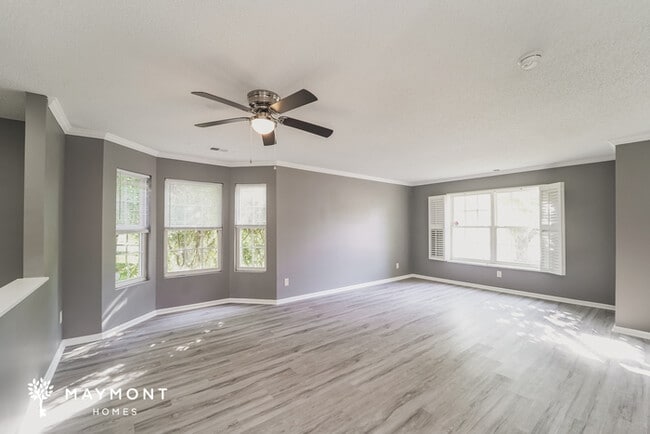 Building Photo - Great 3 Bedroom Home
