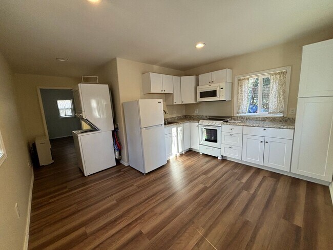 Foto del edificio - 1 bedroom home in North Pole / Washer & Dryer in unit