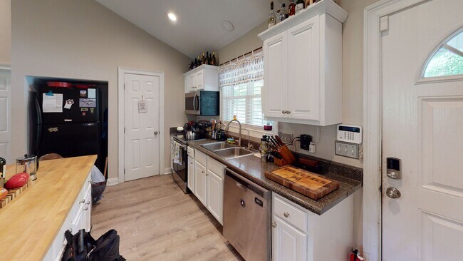 Building Photo - Cute 4BR/4BA Home in Eagles Landing-802 W ...