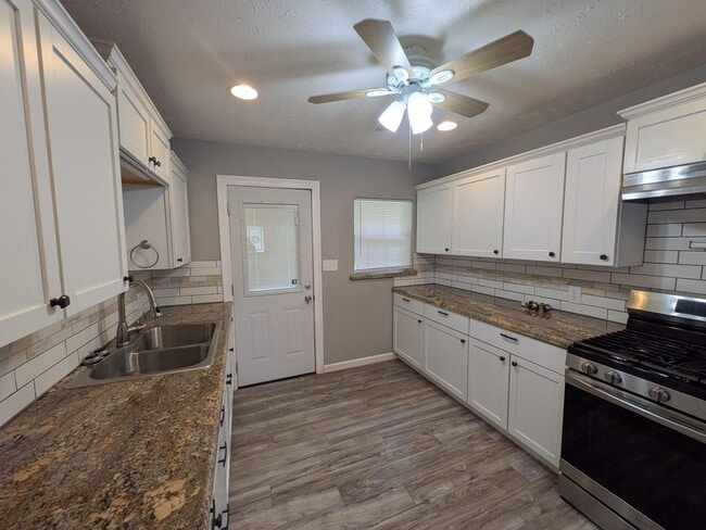 Building Photo - 310 Camellia Ave