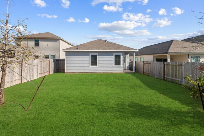 Foto del edificio - 614 Edge Lake Ct