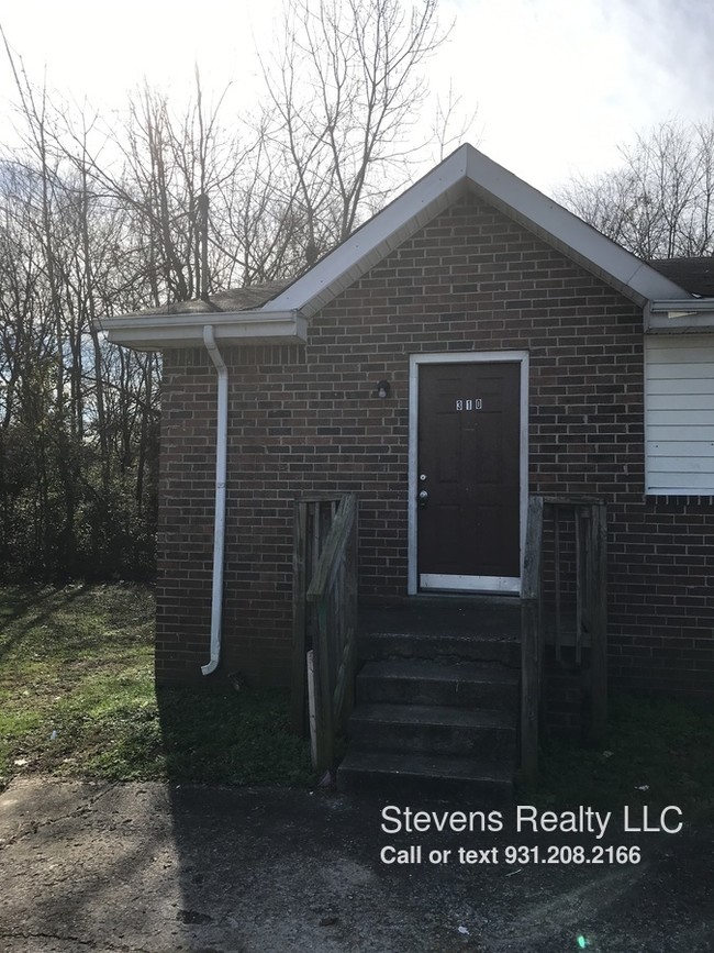 Building Photo - 310 Hawk View Ct
