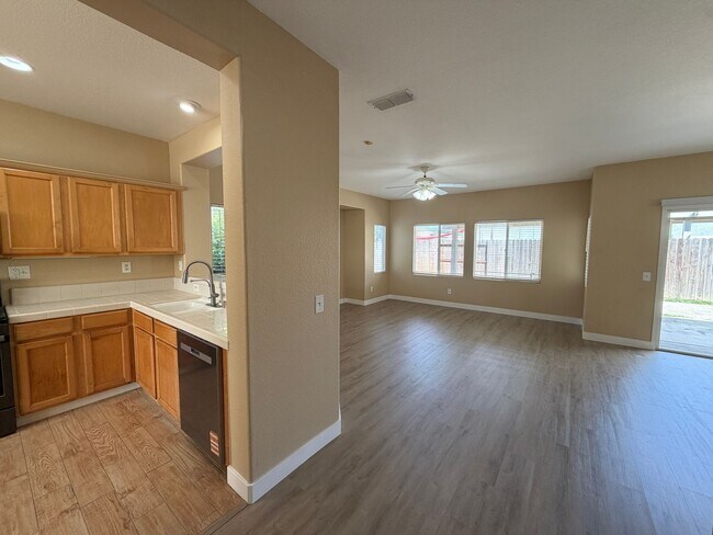 Foto del edificio - Lovely Three Bedroom Home