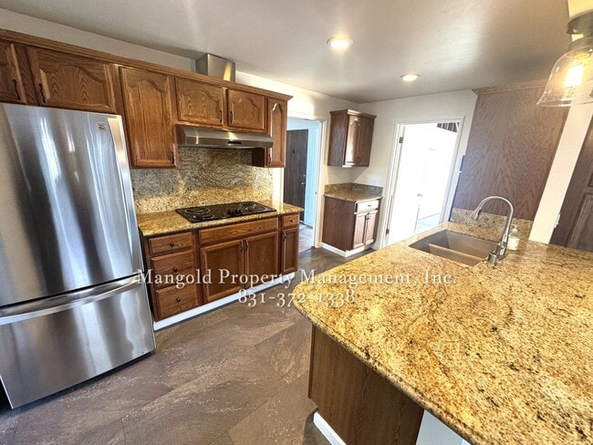 Building Photo - Beautiful 3-Bed, 2 Bath Mission Fields Home in Carmel-by-the-Sea with Modern Kitchen and Hardwood...