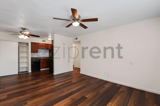 Building Photo - Unit 411