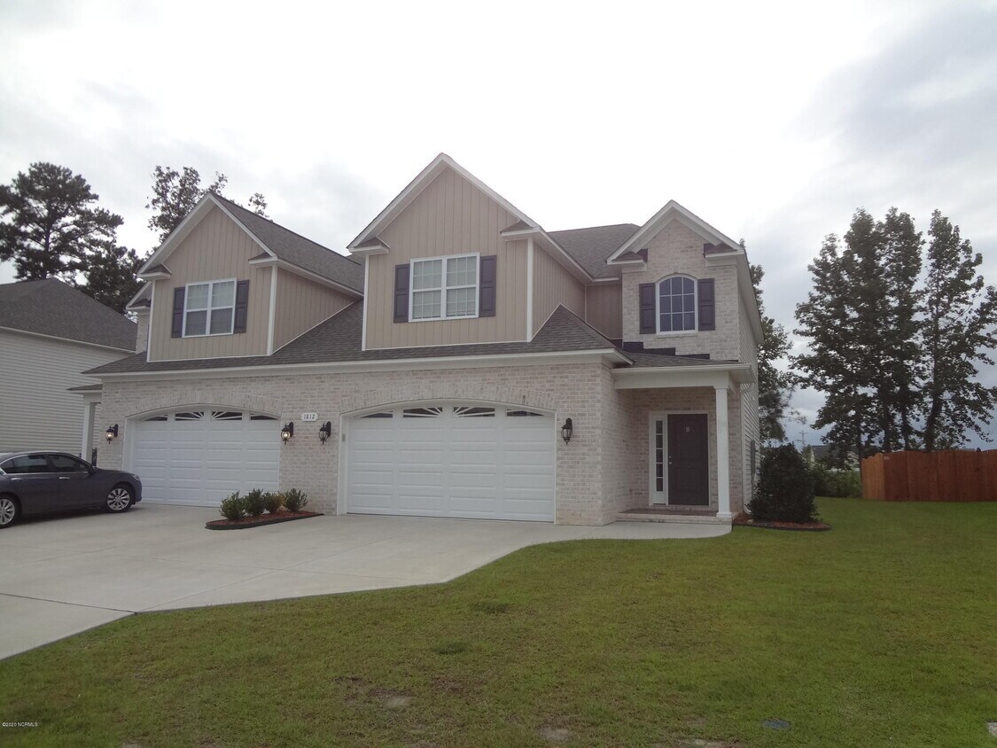 Foto principal - 1812 Cambria Dr