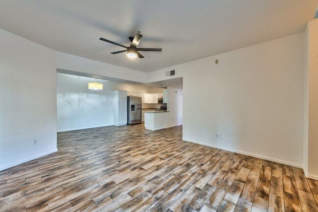 Foto del edificio - 2291 W Horizon Ridge Pkwy