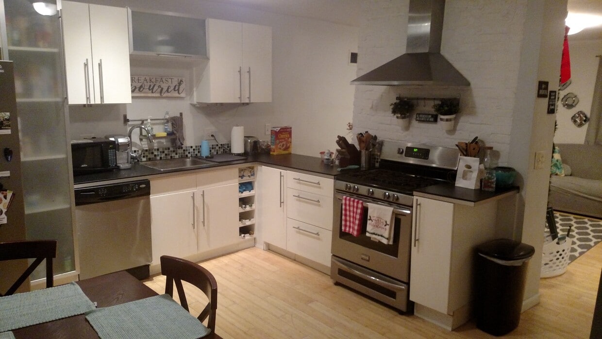 Kitchen - 1824 Fox Way