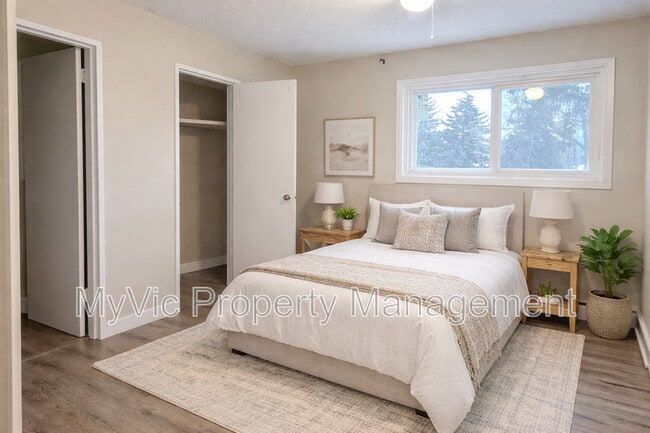 Building Photo - 9108-9149 149 St