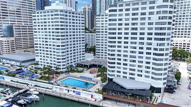 Foto del edificio - 825 Brickell Bay Dr