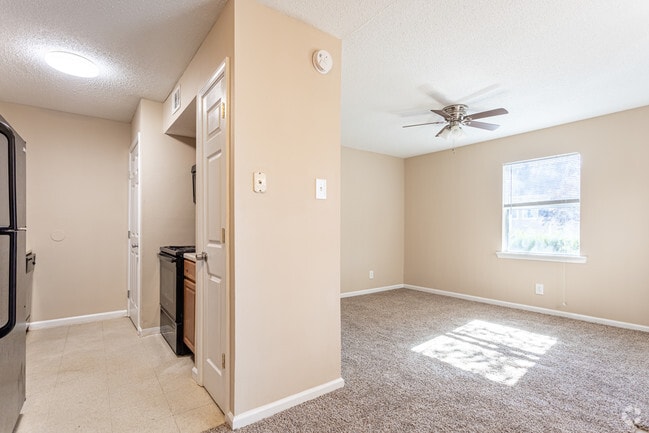 1BR, 1BA - Shadowglen Townhomes + Flats