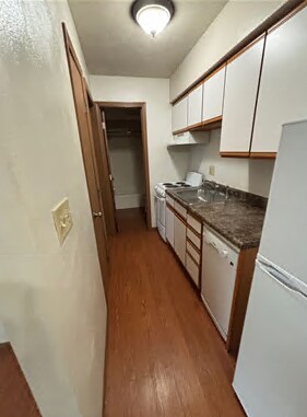 Building Photo - 916 20th Ave Pl