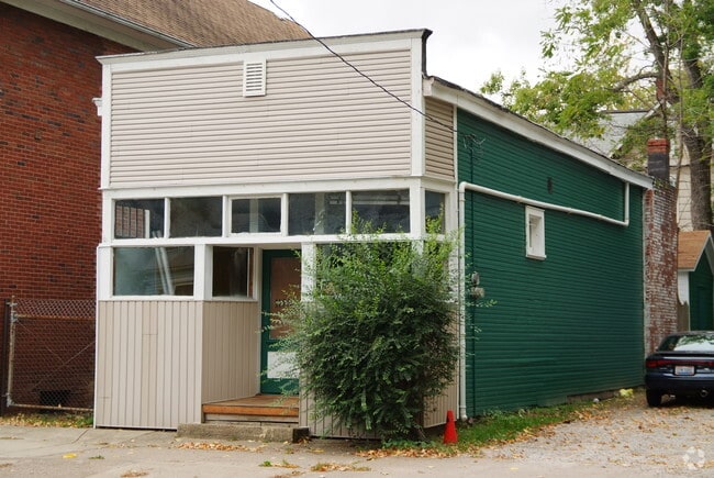  - 1117 East Ave
