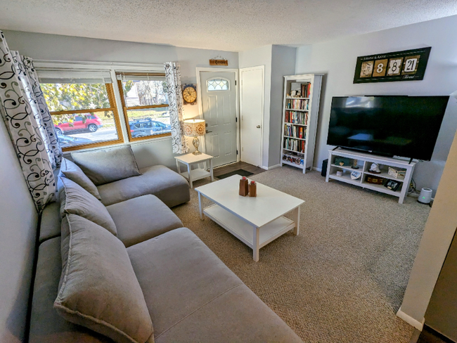 Building Photo - 3836 Snelling Ave