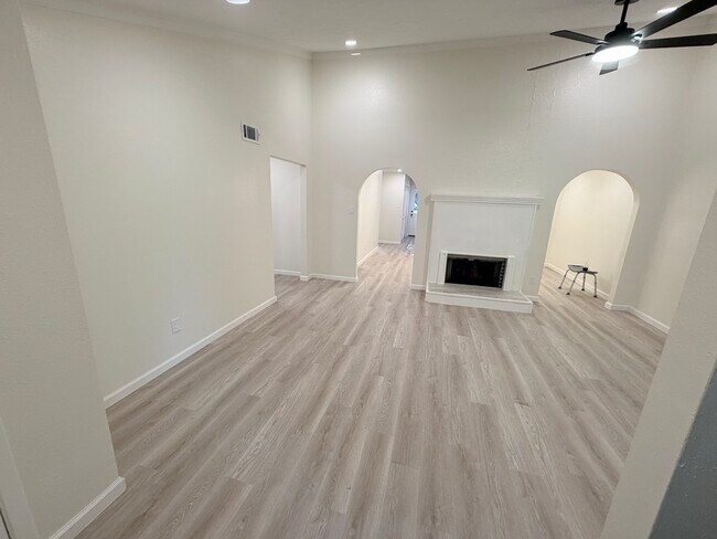 Building Photo - 9506 Wellsworth Dr
