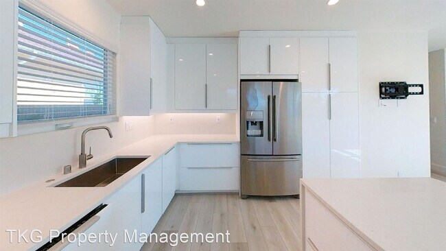 Building Photo - 6 br, 4 bath House - 392 N Citrus Street