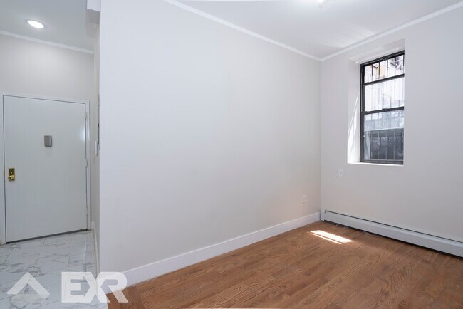 Foto del edificio - 647 Courtlandt Ave