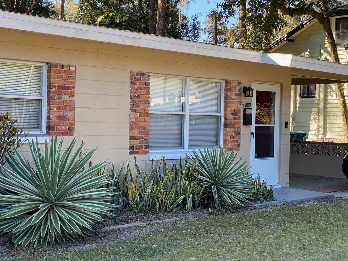 Front Entrance - 4 N Thornton Ave