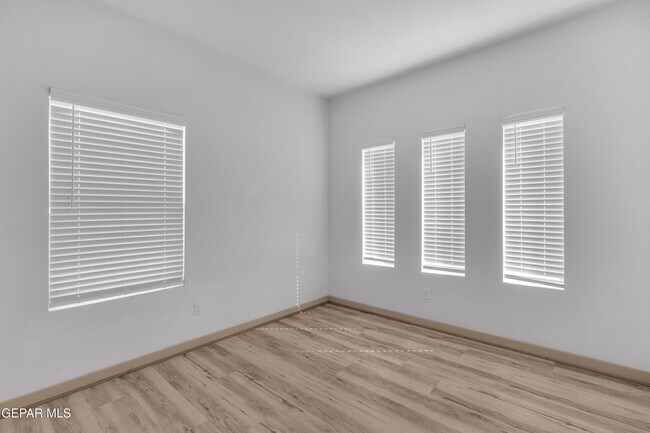 Building Photo - 13119 Cleethorpes St