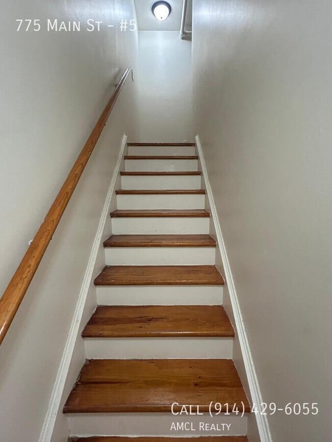 Building Photo - 775 Main St