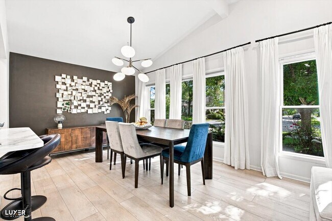 Foto del edificio - 521 Lavergne Ave
