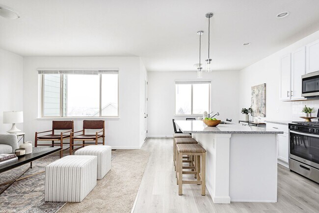 Foto del edificio - Spacious 3 Bedroom, 3 Bath Townhome located in Arapahoe County available for Summer Move In for t...