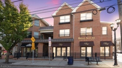 Building Photo - 112 N Broadway