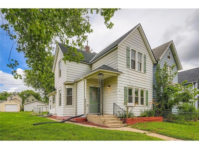 Foto del edificio - 911 Sims Ave