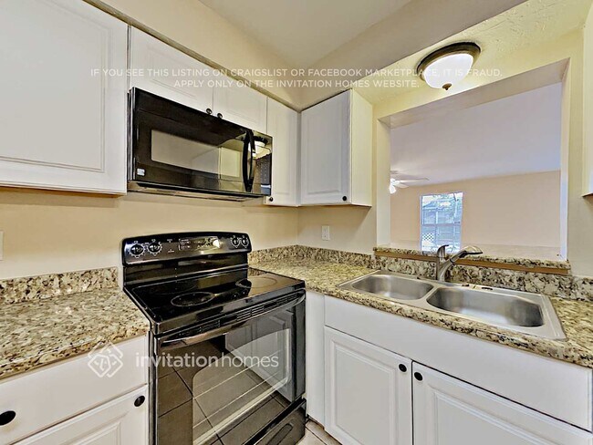 Foto del edificio - 5335 Laurelwood Pl