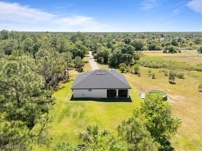 Foto del edificio - 3219 64th Ave NE