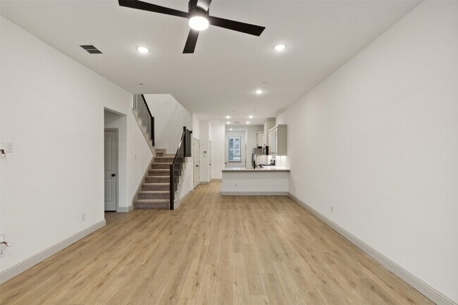 Foto del edificio - 7135 Buchanan Dr