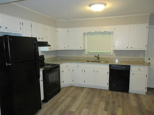 Building Photo - 200 Mccormick Ave