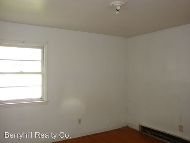Building Photo - 4701 Hidden Valley Rd
