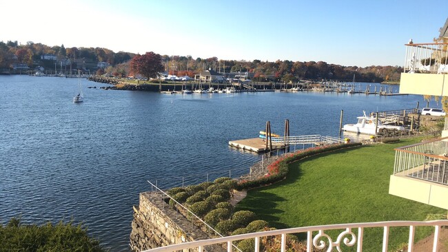 Foto del edificio - Steamboat Road / Greenwich Harbor Apartments