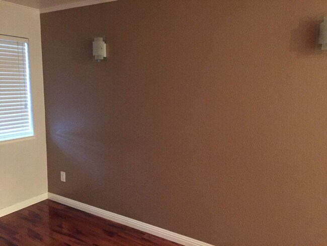 Foto del edificio - 2499 Alveswood Cir