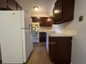 Building Photo - 133 Dartmouth Trail