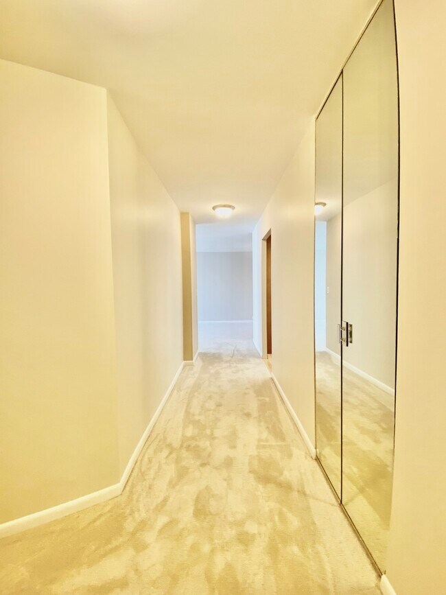 Foto del edificio - 155 N Harbor Dr