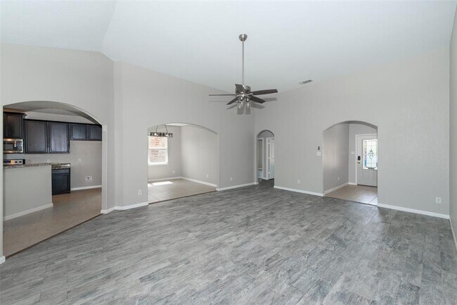 Foto del edificio - 1349 Twin Estates Dr