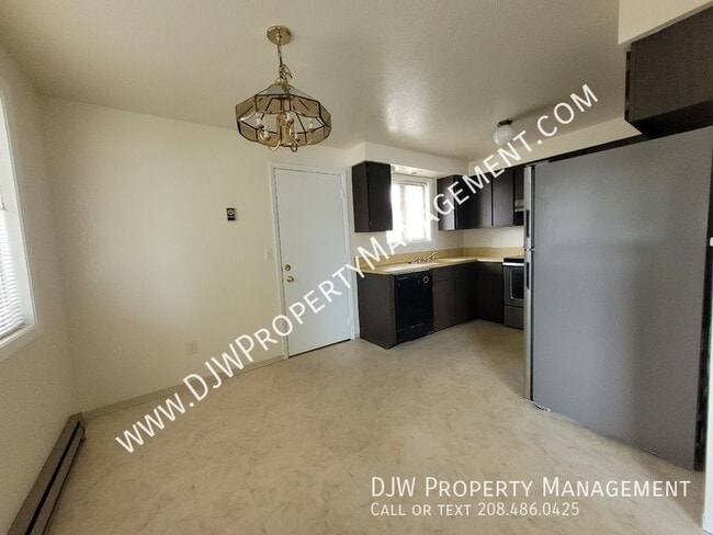 Building Photo - 2060 S Colorado Ave