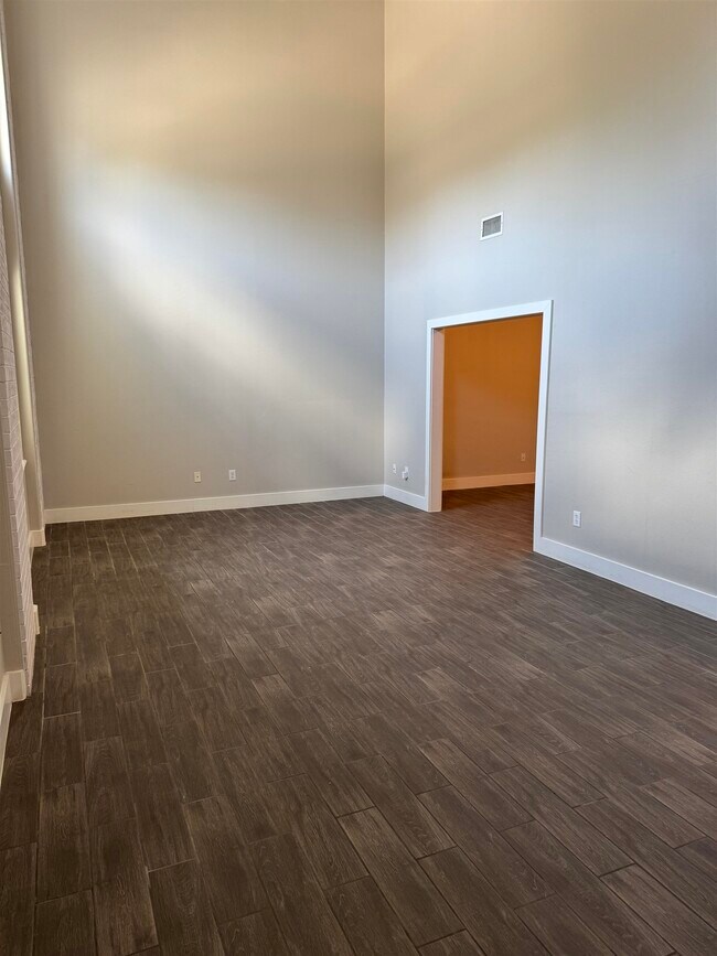 Building Photo - 2445 Monarch Dr