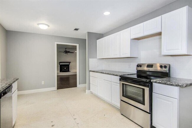 Foto del edificio - 809 Brook Hollow Dr
