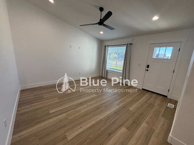 Building Photo - 4403 E Hatch Holw Ln
