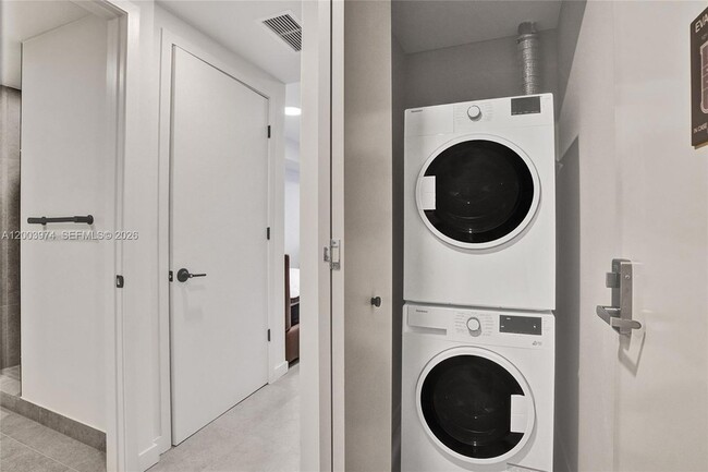 Building Photo - 121 NE 5th St