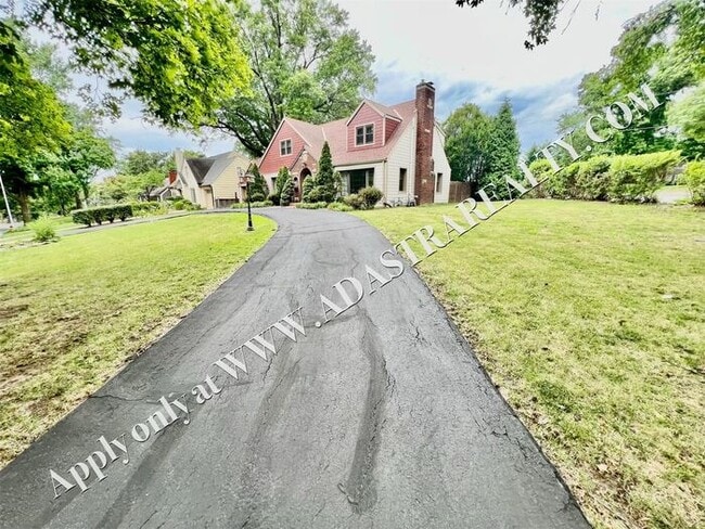 Foto del edificio - Beautiful 4 Bed 3.5 Bath Home in Fairway-Coming SOON!!