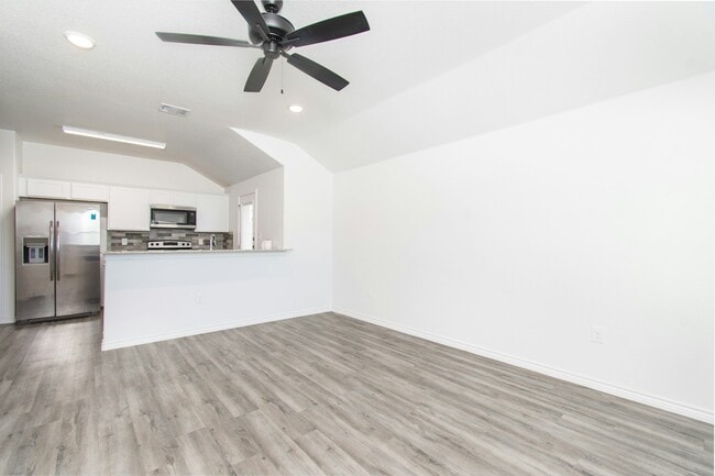 Building Photo - 527 Lost Trl